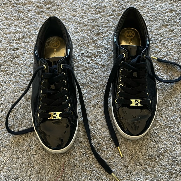 Size 9 - Picture 1 of 3